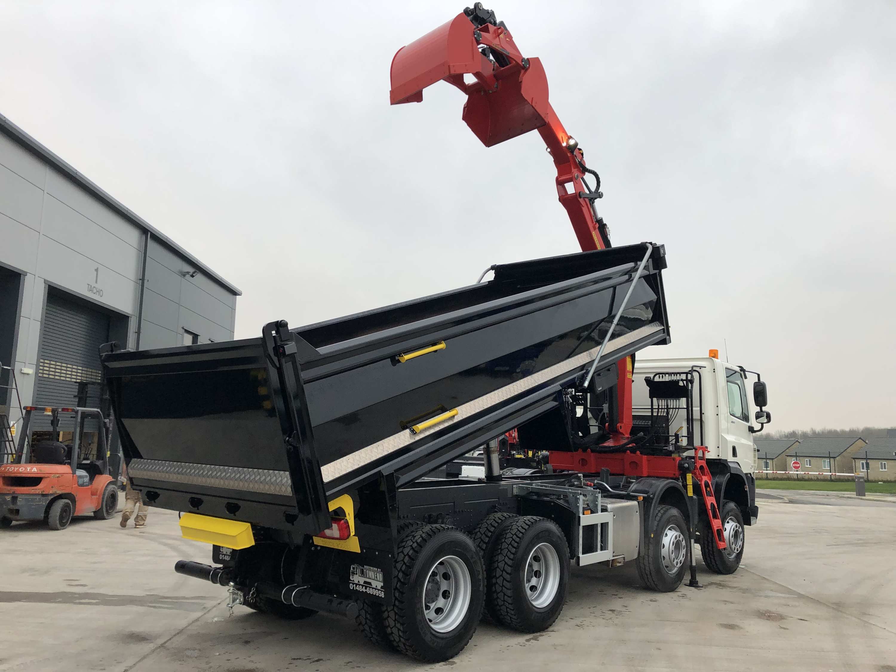 8 wheel grab lorry hire